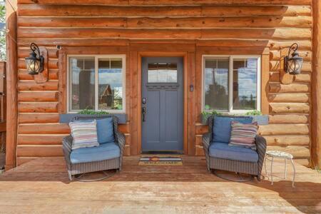 Cabin~Views~Heart Of Town~W&D~Fireplace~Kitchen Вудленд Парк Экстерьер фото