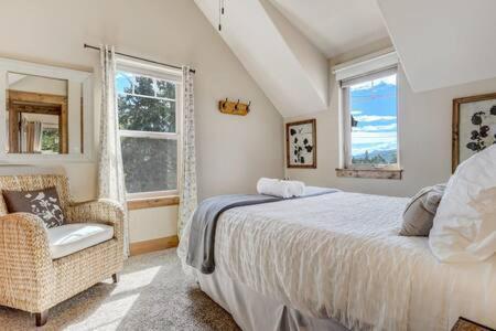 Cabin~Views~Heart Of Town~W&D~Fireplace~Kitchen Вудленд Парк Экстерьер фото